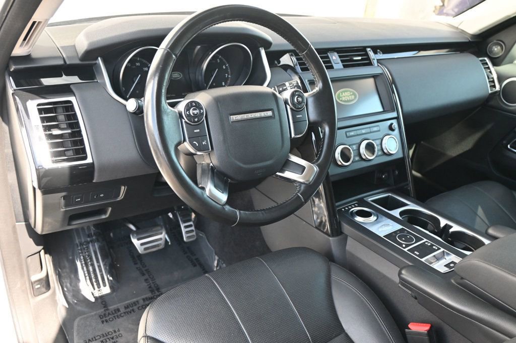 Used 2018 Land Rover Discovery SE image 9