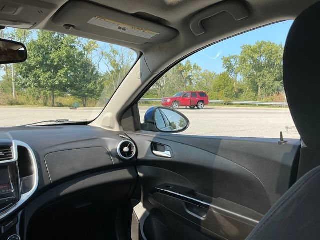 Used 2018 Chevrolet Sonic LT w/ Fun and Sun Package FWD image 27