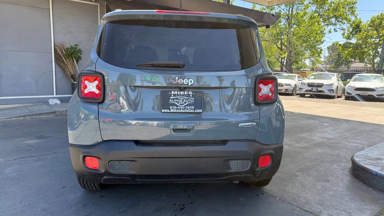 Used 2018 Jeep Renegade Latitude image 4