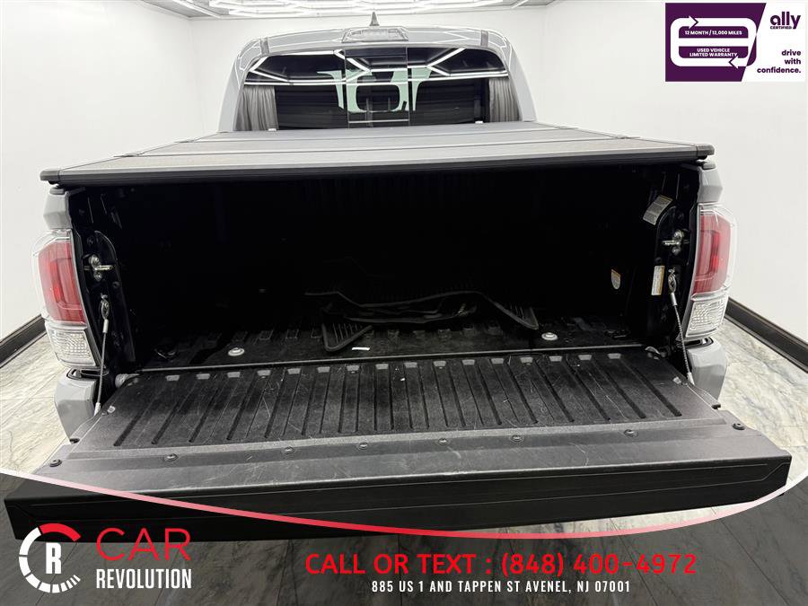Used 2020 Toyota Tacoma TRD Sport w/ Blackout Package AWD/4WD image 7