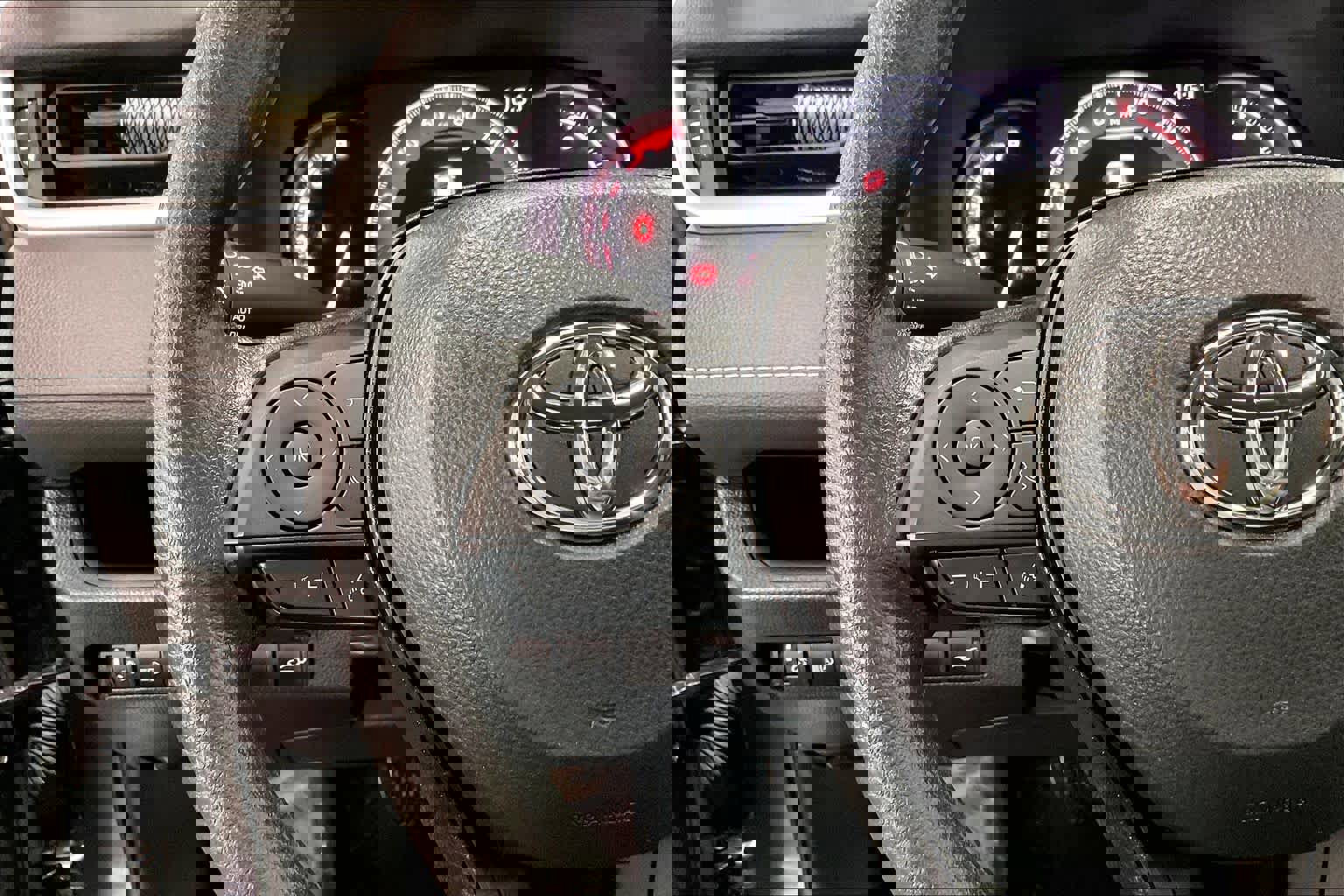 Used 2024 Toyota RAV4 XLE w/ Convenience Package image 24