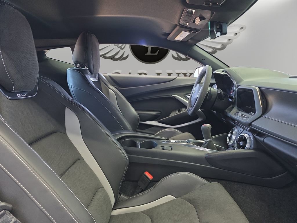 Used 2018 Chevrolet Camaro SS RWD image 15
