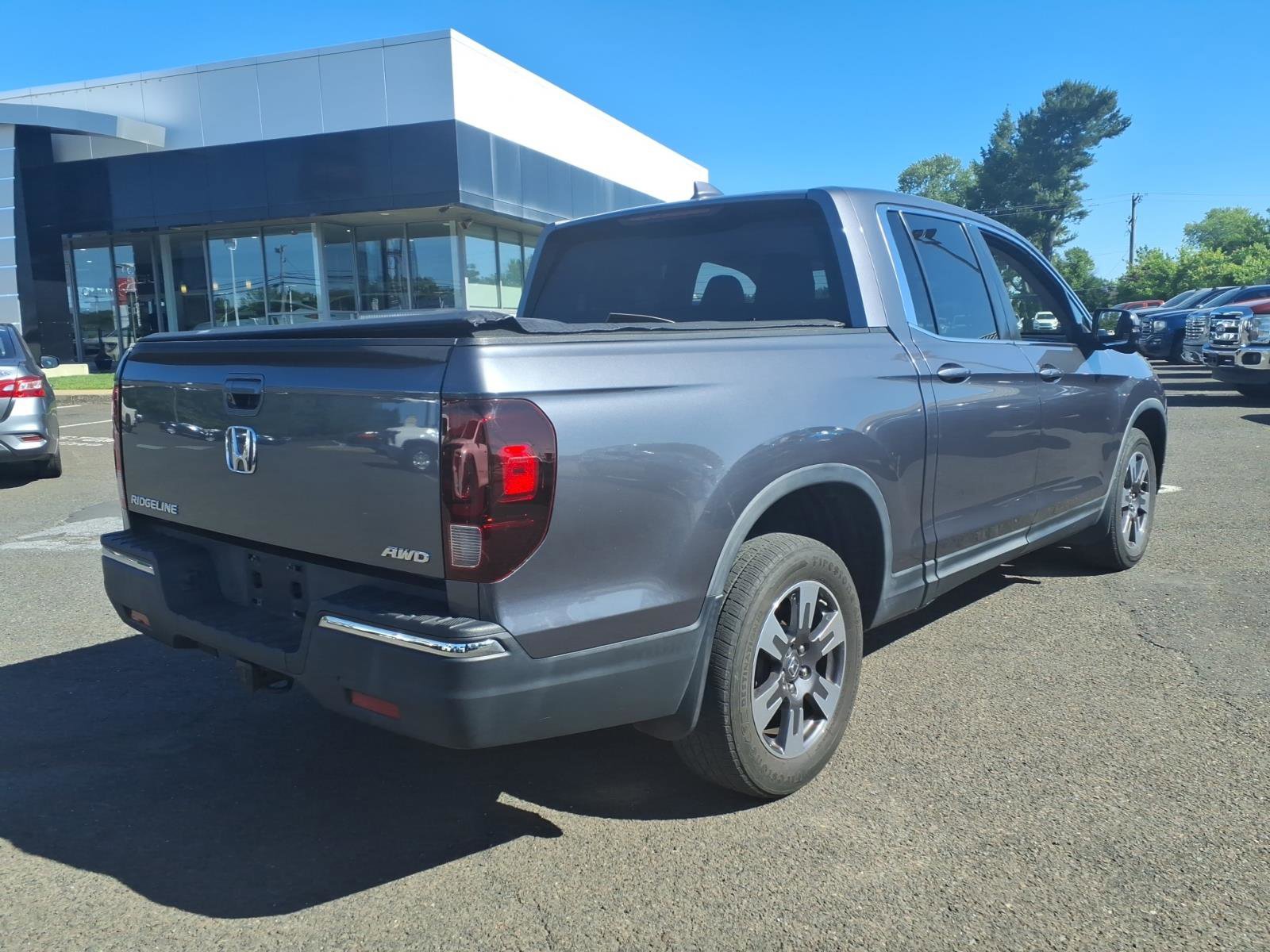 Used 2017 Honda Ridgeline RTL-T image 3