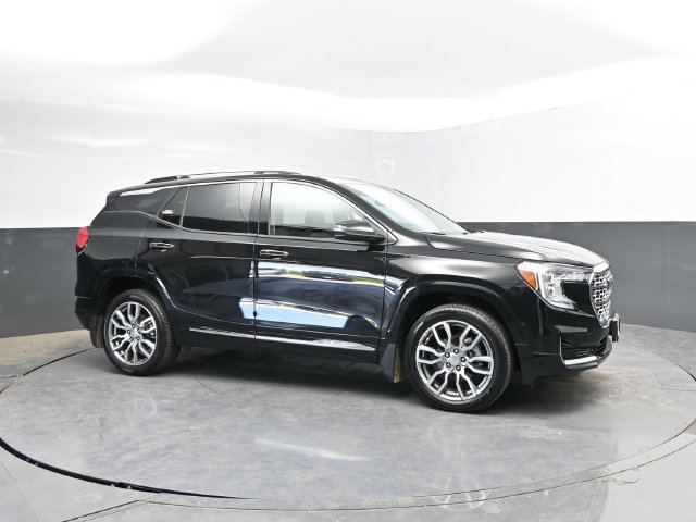 Used 2023 GMC Terrain Denali w/ Denali Premium Package AWD/4WD image 4
