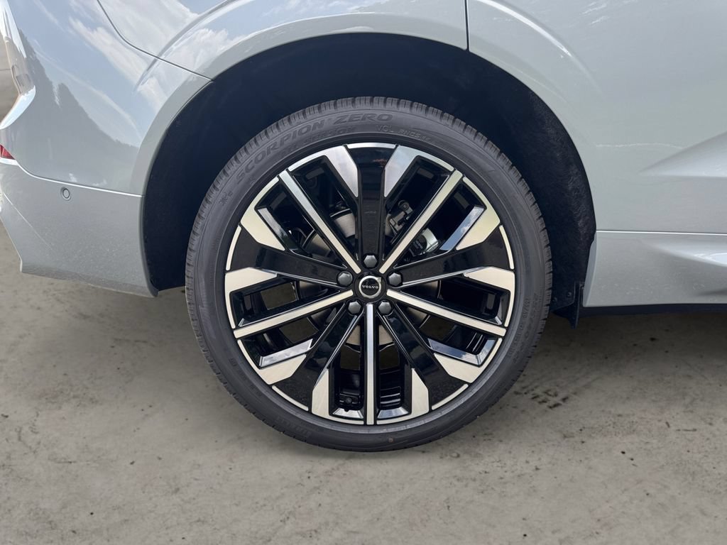 New 2026 Volvo XC60 B5 Ultra w/ Protection Package Premier AWD/4WD image 8