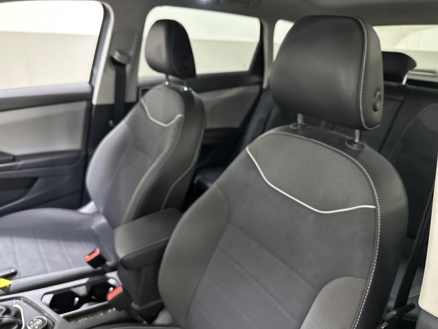 Certified 2023 Volkswagen Taos SE image 5