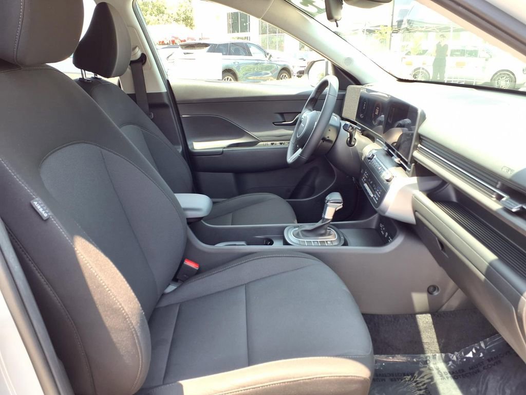 Used 2025 Hyundai Kona SEL FWD image 10