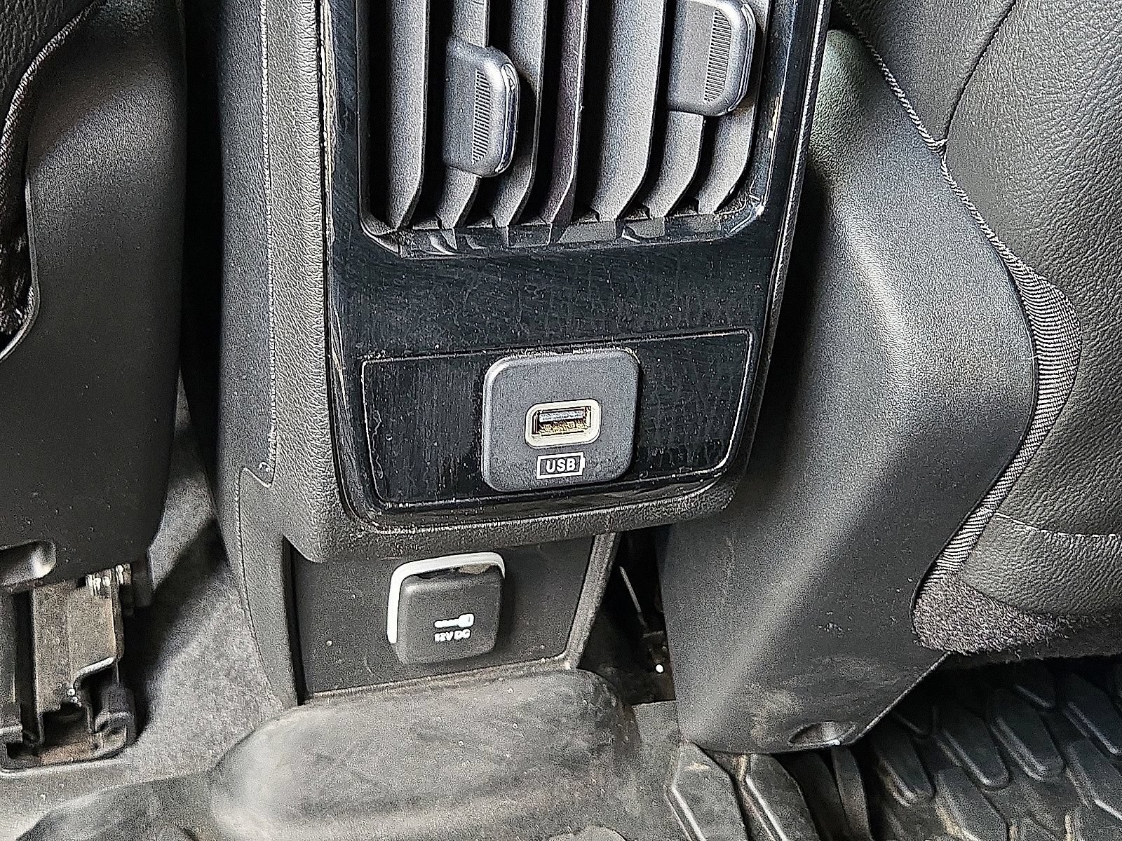 Used 2023 Jeep Compass Latitude w/ Sun and Sound Group AWD/4WD image 16