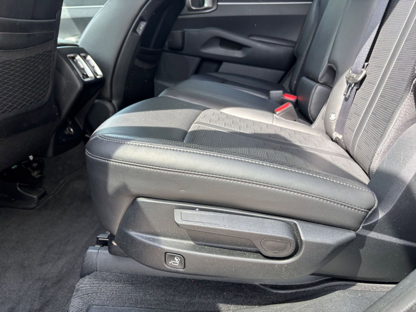 Used 2024 Kia Sorento S image 27