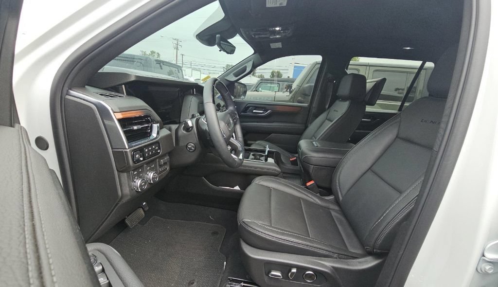 Used 2026 GMC Yukon Denali w/ Denali Reserve Package AWD/4WD image 5