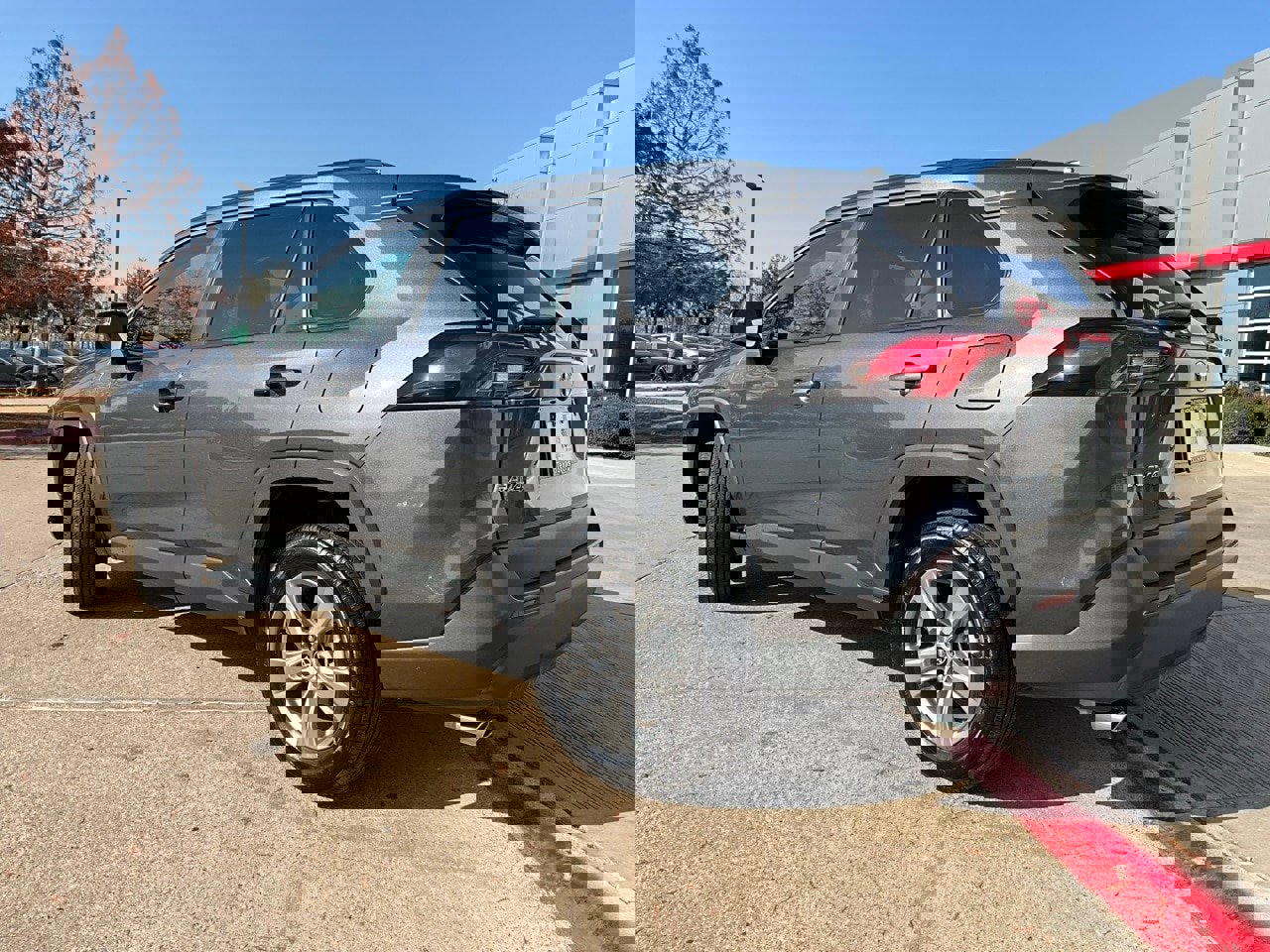 Used 2025 Toyota RAV4 XLE image 8
