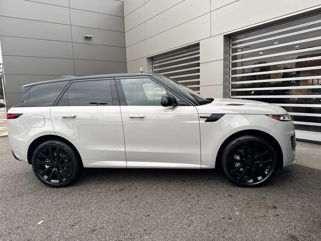 New 2026 Land Rover Range Rover Sport Dynamic SE AWD/4WD image 9