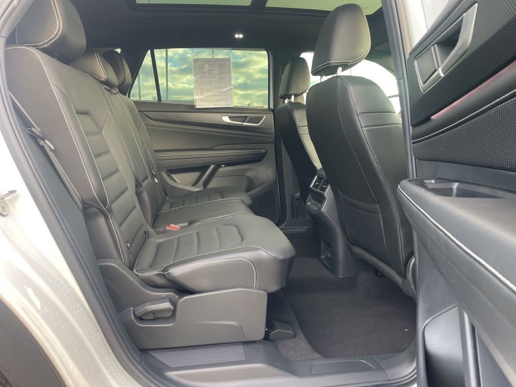 Used 2024 Volkswagen Atlas Cross Sport SEL R-Line image 17