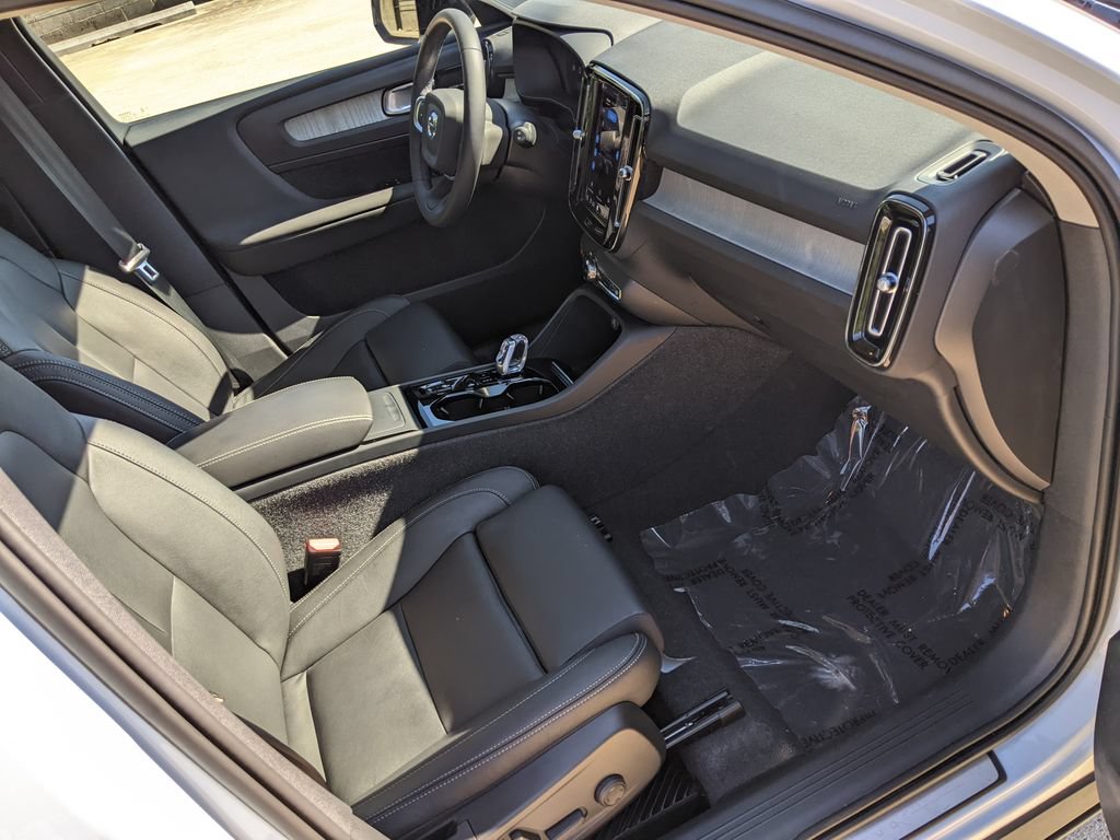 Certified 2024 Volvo XC40 B5 Plus w/ Protection Package Premier AWD/4WD image 21