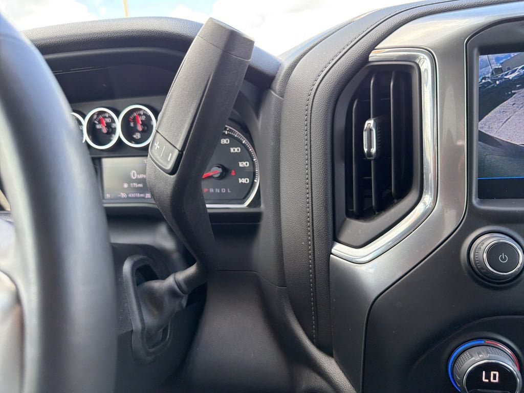 Used 2022 Chevrolet Silverado 1500 LT AWD/4WD image 27