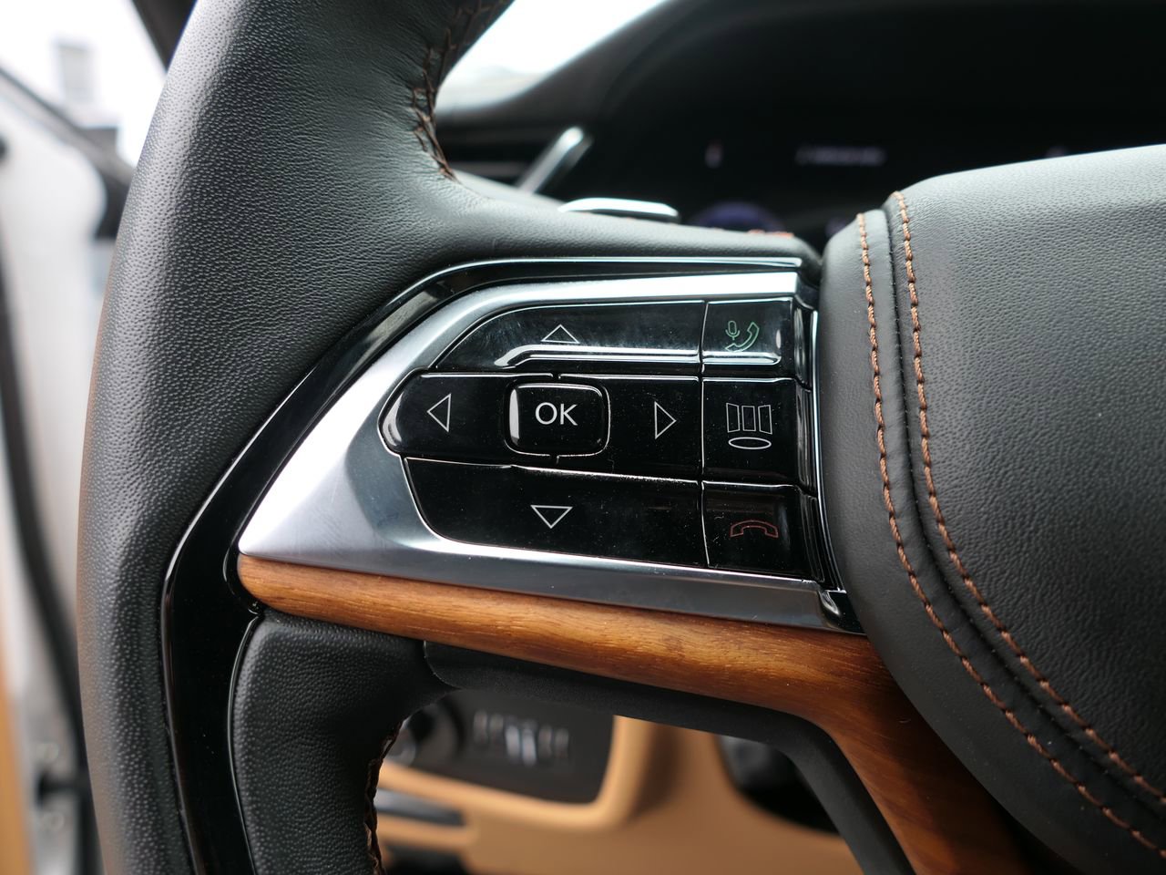 Used 2023 Jeep Grand Cherokee L Summit AWD/4WD image 14