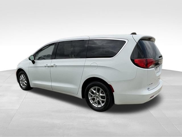 Used 2023 Chrysler Voyager LX FWD image 2