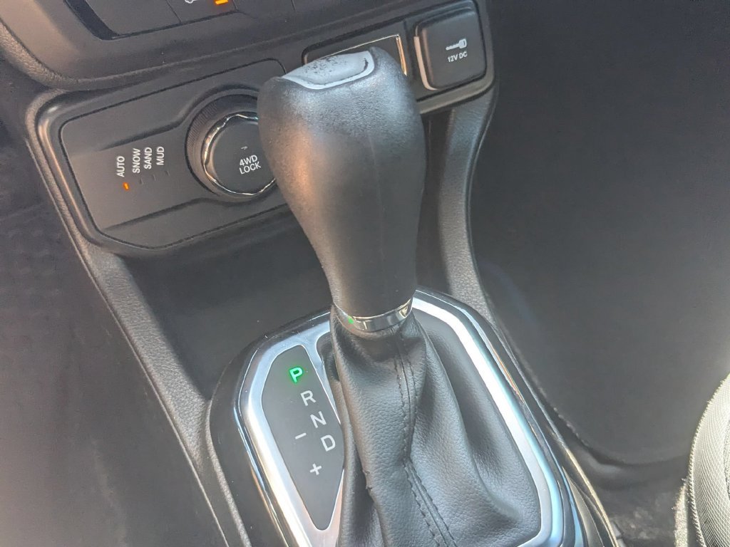 Certified 2022 Jeep Renegade Altitude w/ Convenience Group AWD/4WD image 21