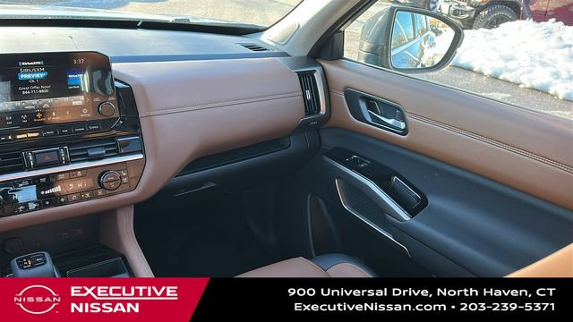 Certified 2025 Nissan Pathfinder Platinum image 24