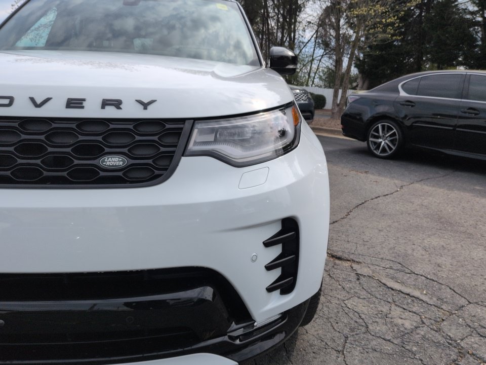 Certified 2025 Land Rover Discovery Dynamic SE AWD/4WD image 25