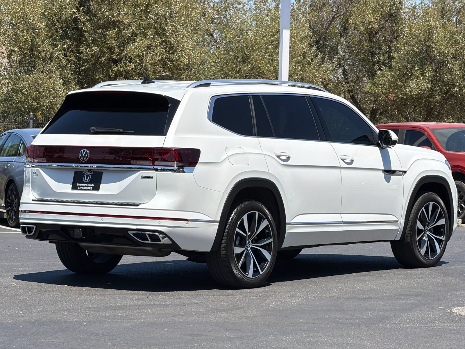 Used 2024 Volkswagen Atlas SEL Premium R-Line AWD/4WD image 6
