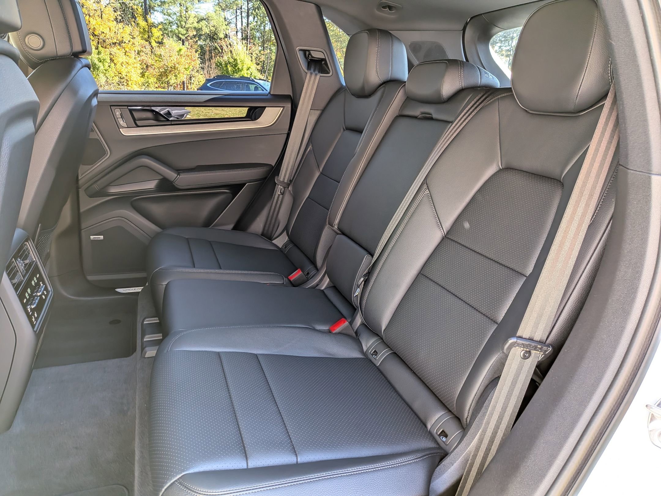 Certified 2025 Porsche Cayenne AWD/4WD image 23