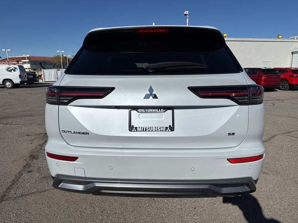 New 2025 Mitsubishi Outlander SE image 6
