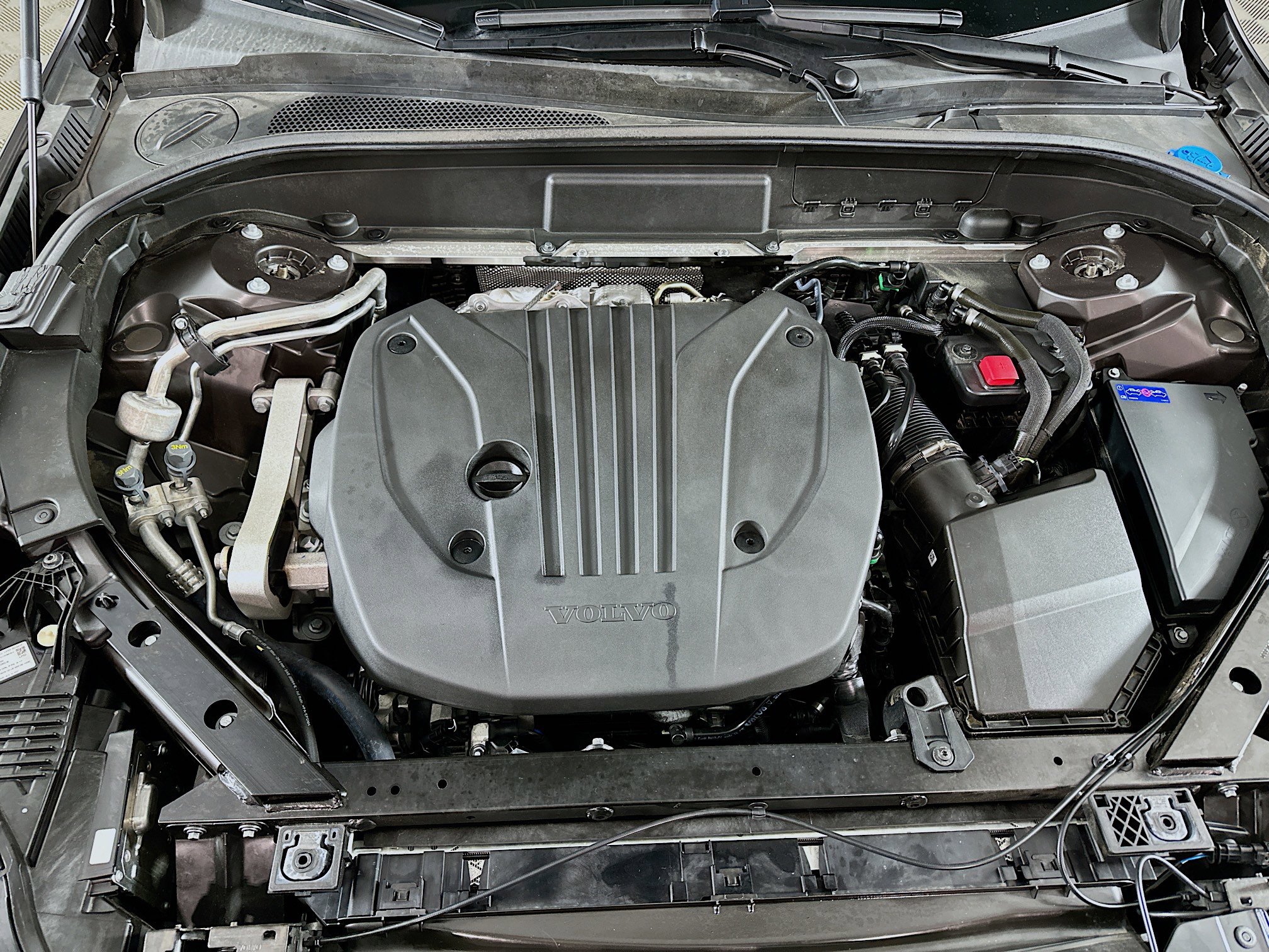 Used 2025 Volvo XC60 B5 Plus image 32