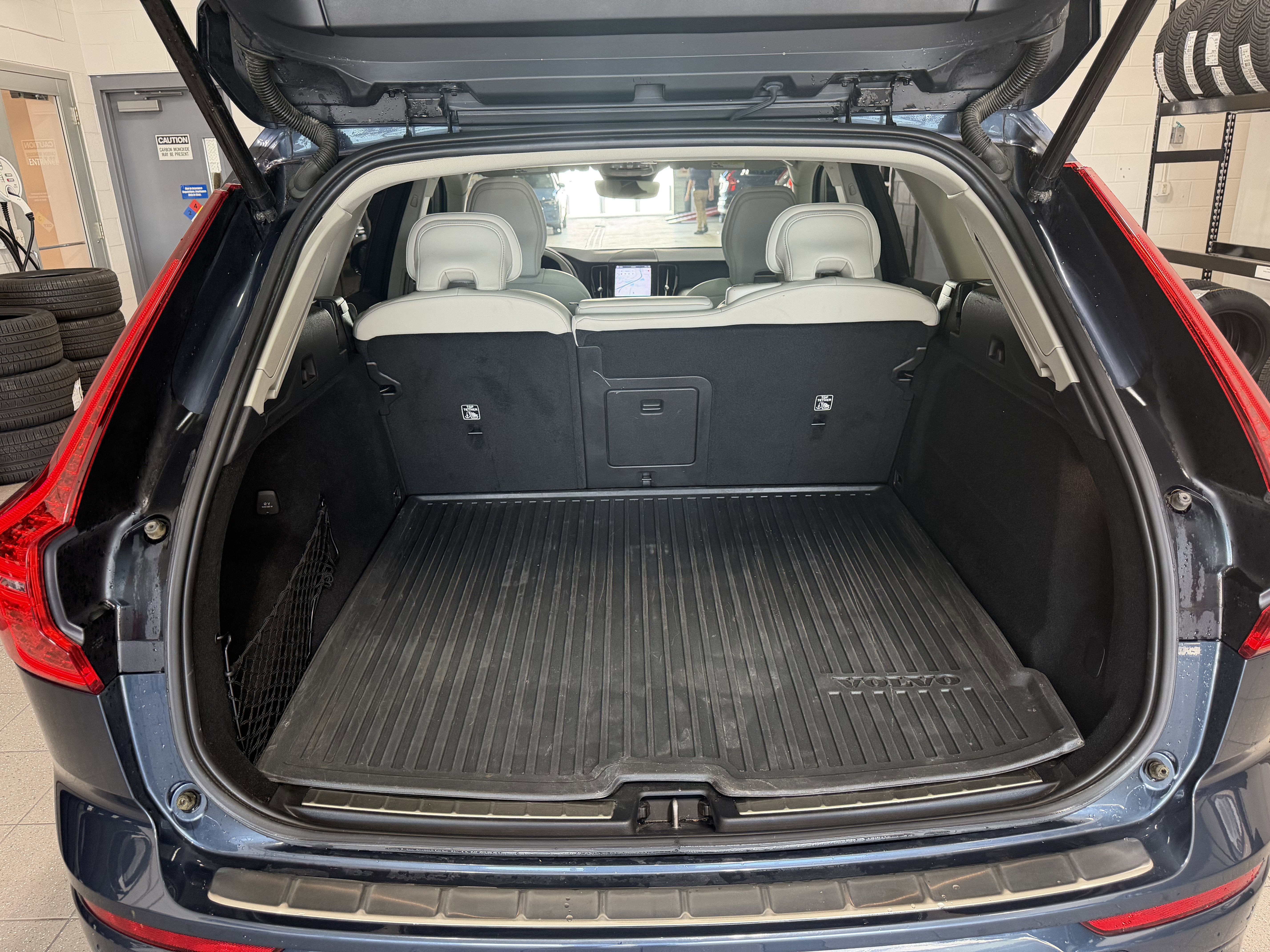 Used 2023 Volvo XC60 B5 Ultimate w/ Climate Package AWD/4WD image 29