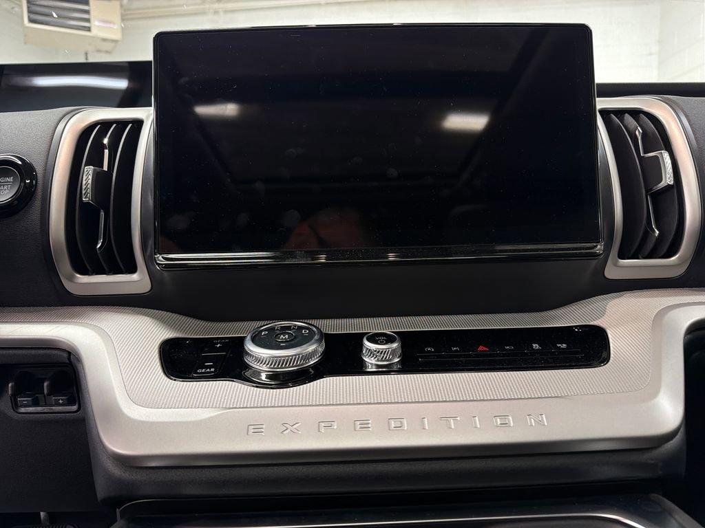 New 2026 Ford Expedition Active image 20