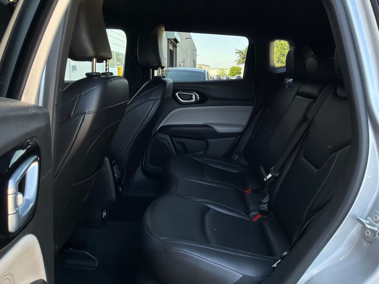 Used 2025 Jeep Compass Limited AWD/4WD image 11