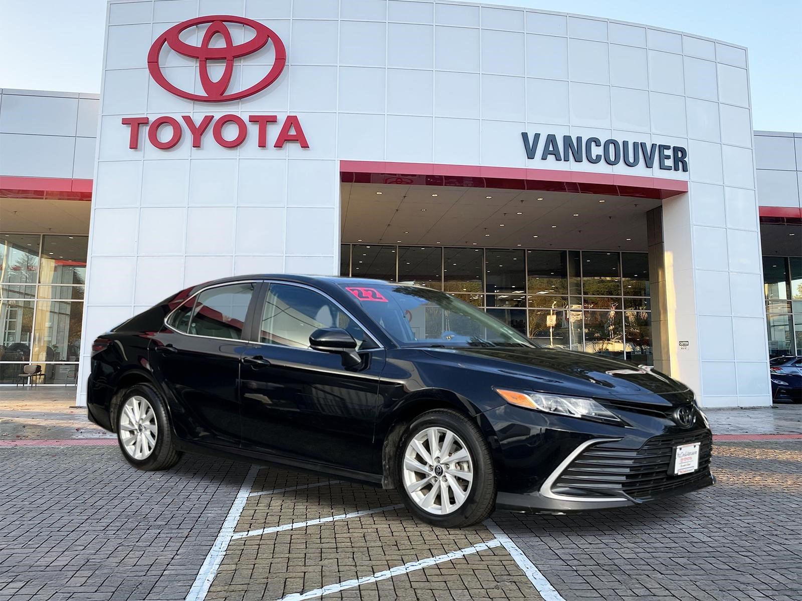 Certified 2022 Toyota Camry LE FWD image 1
