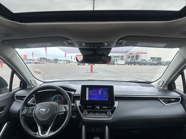 Used 2023 Toyota Corolla Cross XLE w/ Convenience Package FWD image 11