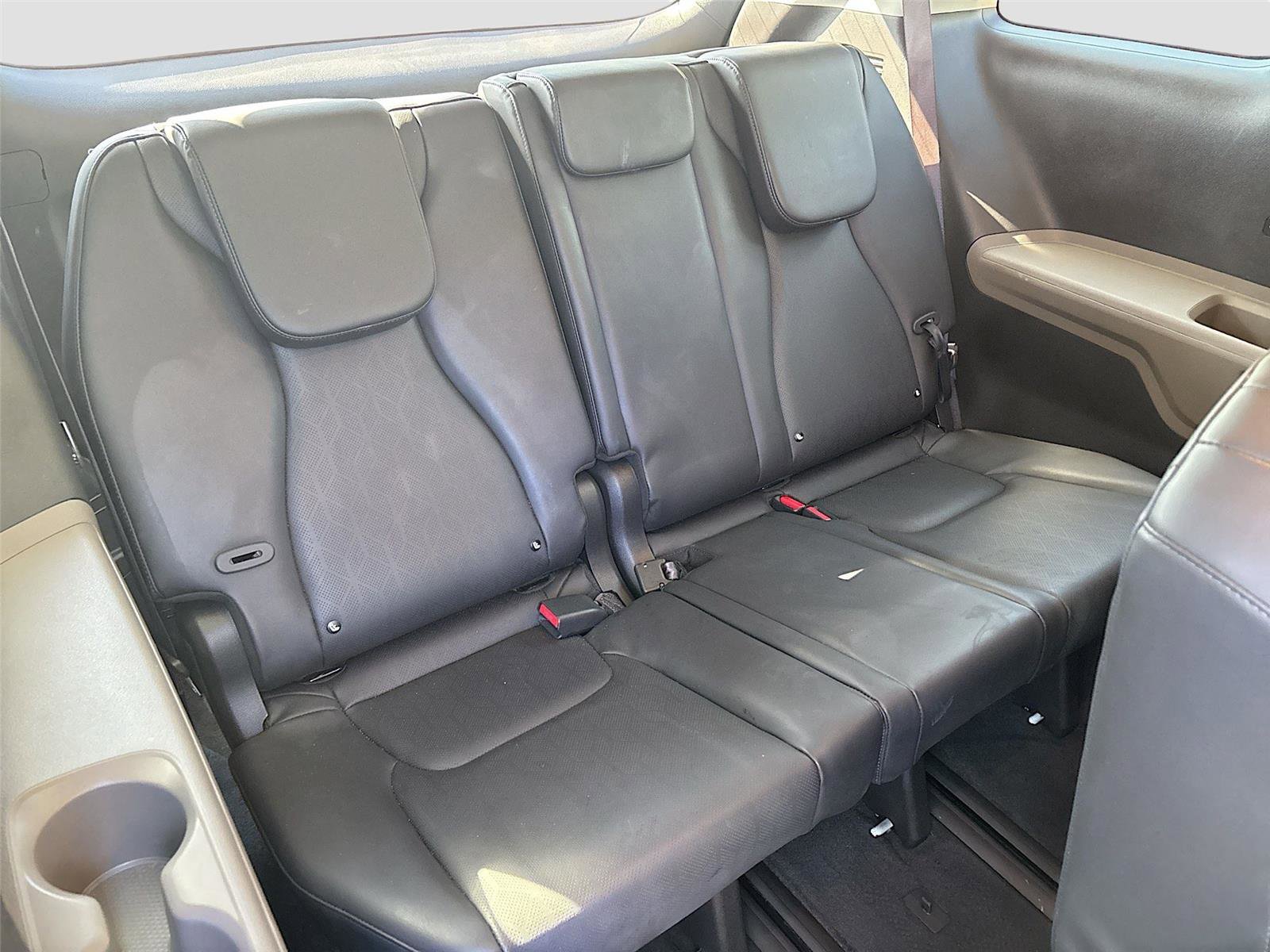 Used 2025 Kia Carnival FWD image 31