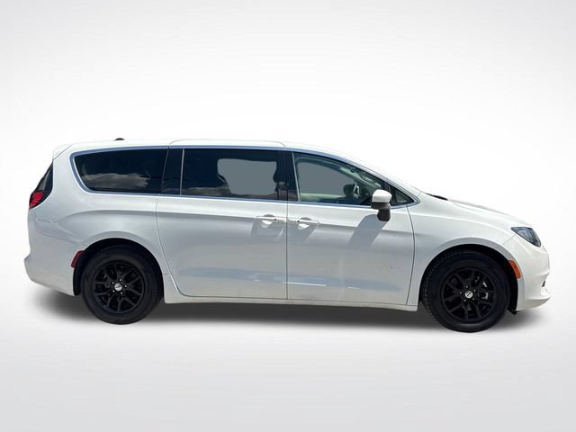 Used 2023 Chrysler Voyager LX FWD image 6