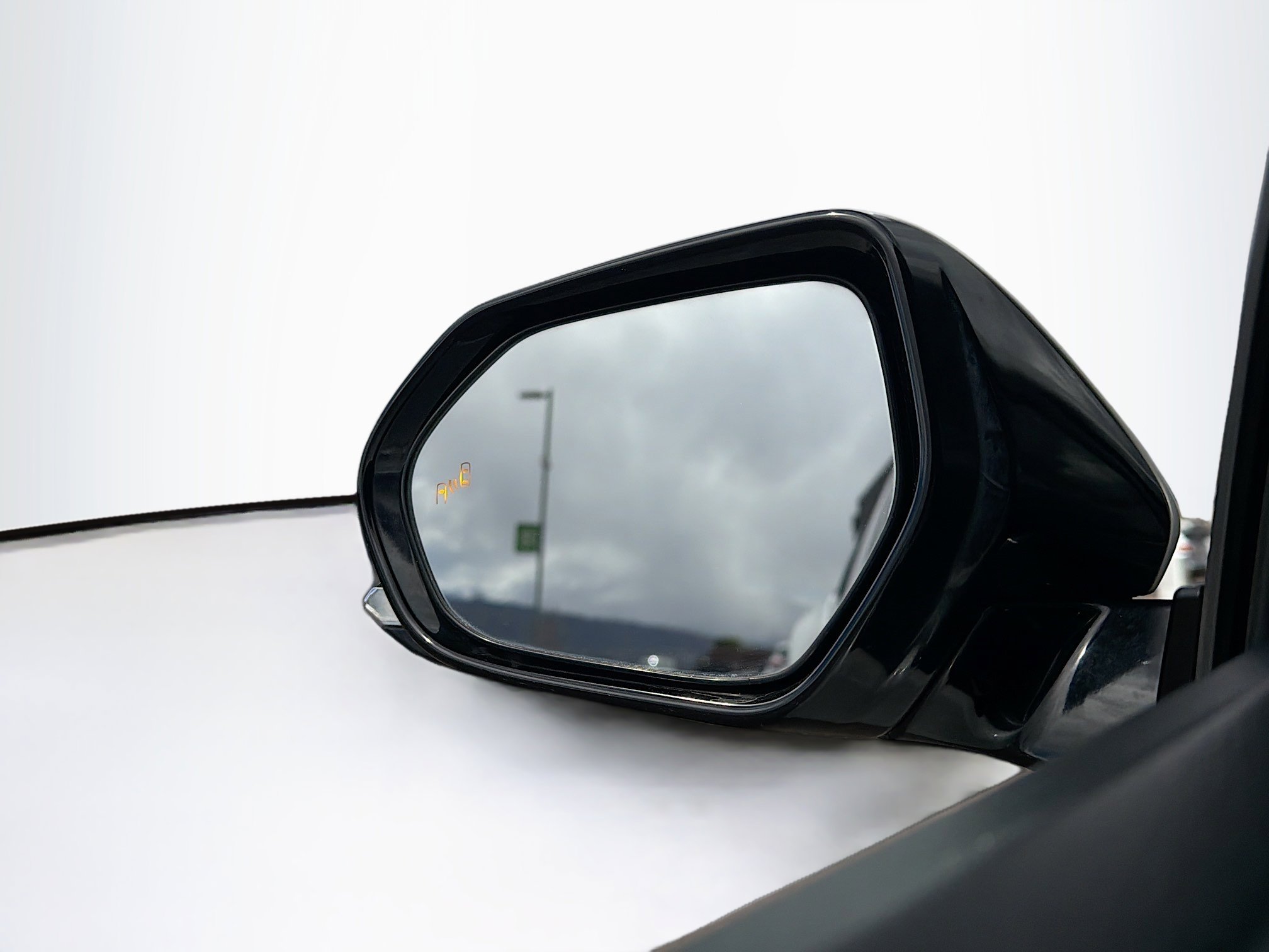 Used 2020 Toyota Prius XLE image 16