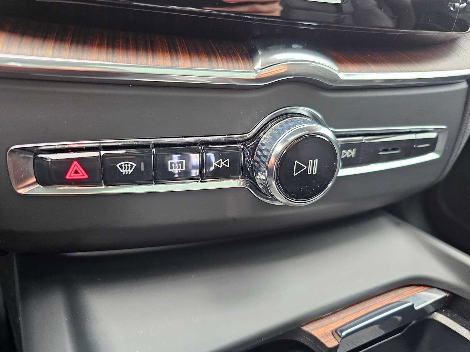 Certified 2023 Volvo XC60 B5 Ultimate image 36