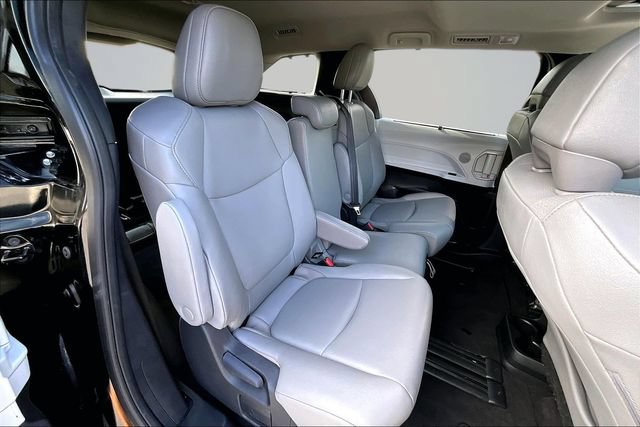 Used 2026 Toyota Sienna XLE FWD image 25