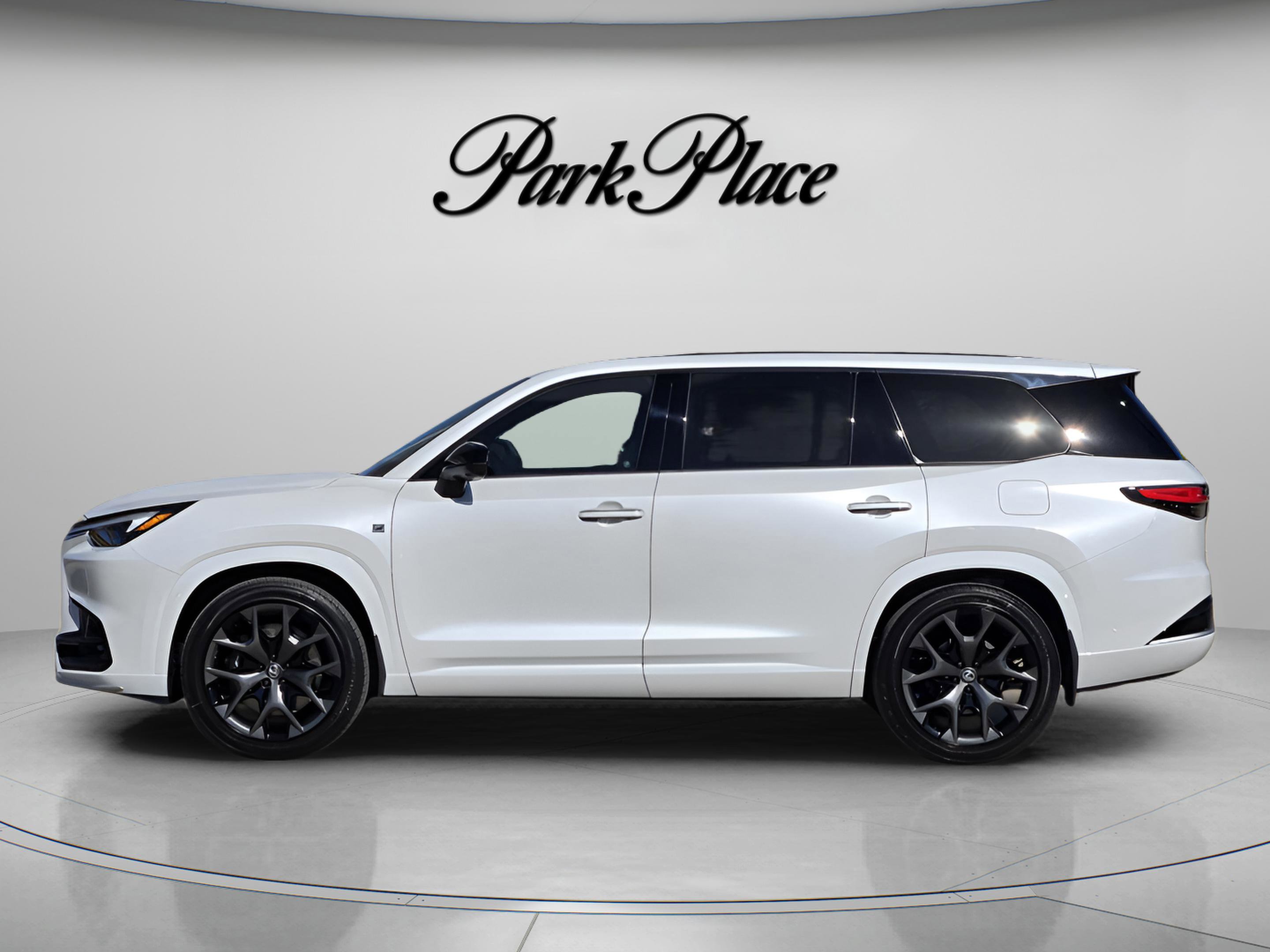 New 2026 Lexus TX 500h AWD image 2