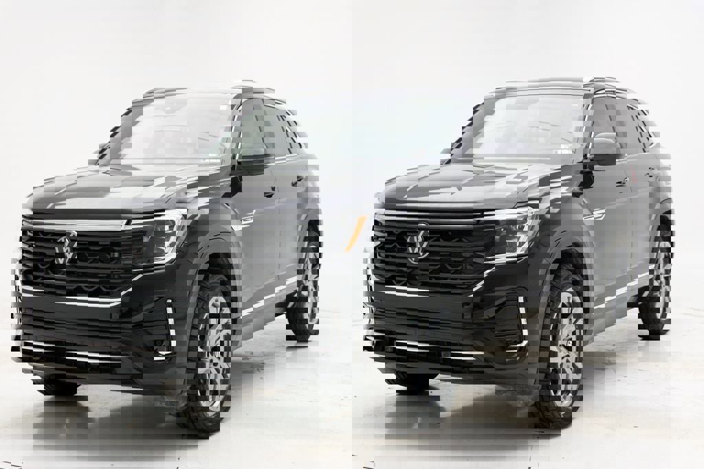 Used 2024 Volkswagen Atlas Cross Sport SEL R-Line image 2