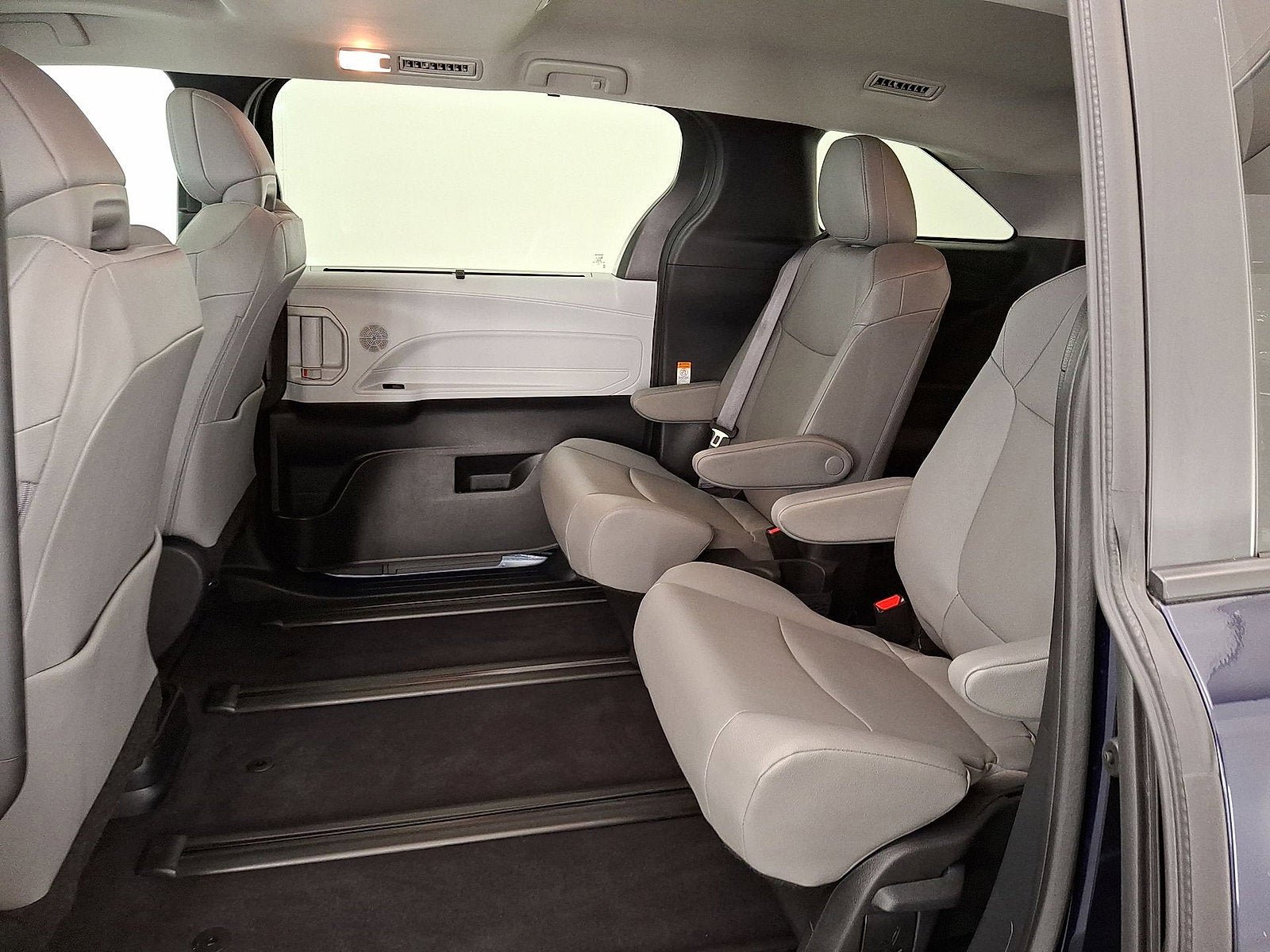 Used 2025 Toyota Sienna XLE AWD/4WD image 20