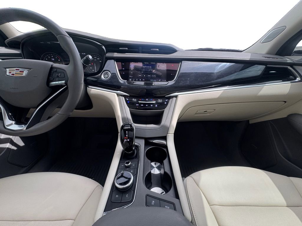 Used 2024 Cadillac XT6 Premium Luxury w/ Technology Package FWD image 13
