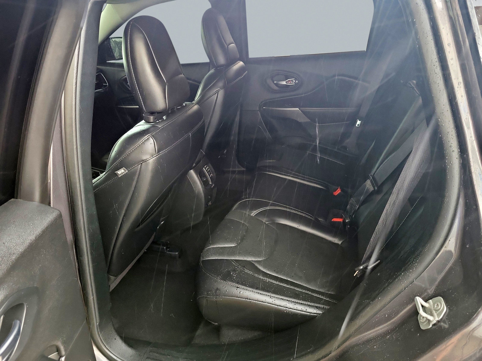 Used 2020 Jeep Cherokee Limited FWD image 29
