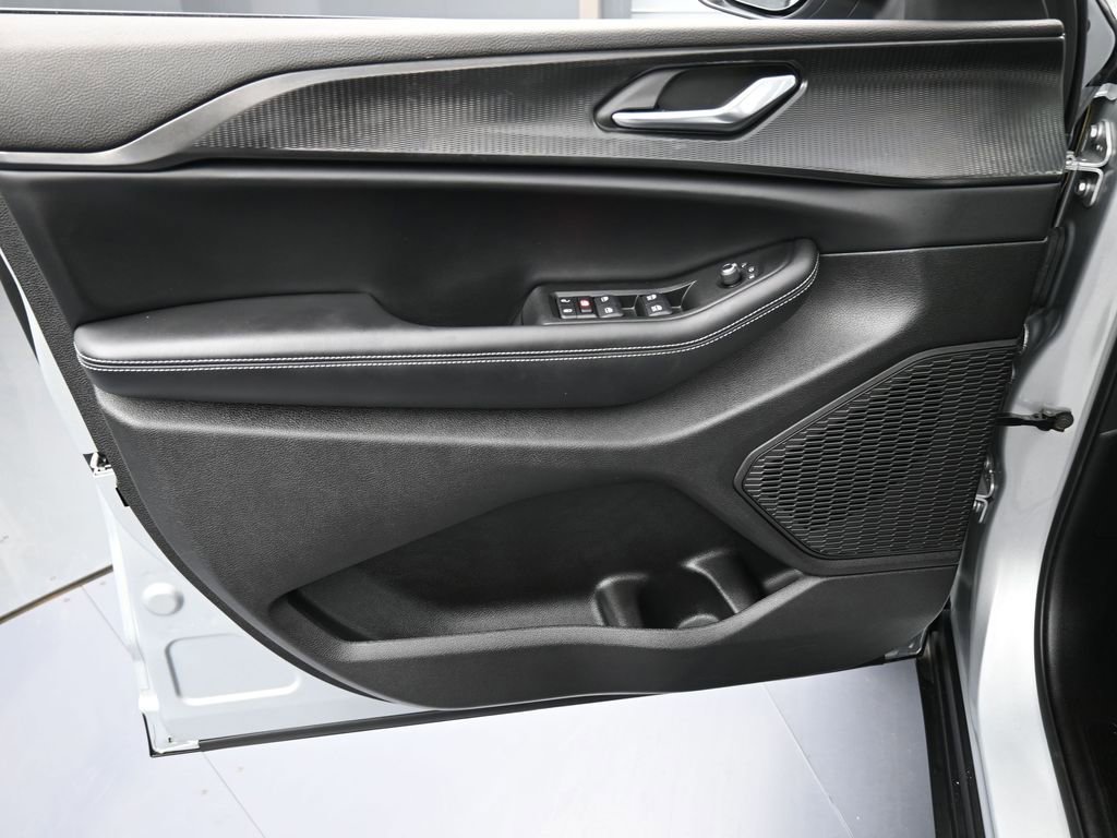 Used 2024 Jeep Grand Cherokee L Laredo w/ Luxury Tech Group I image 12