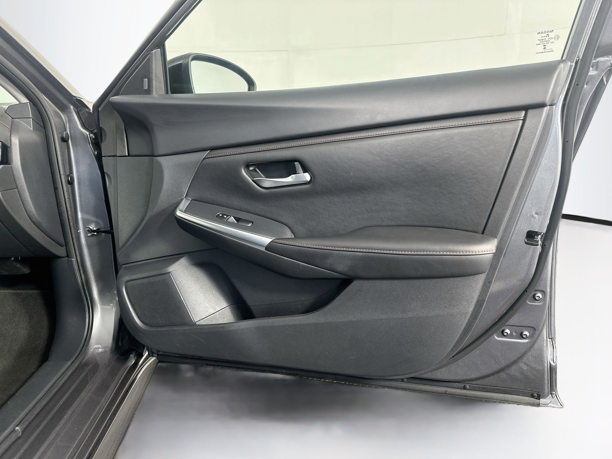 Used 2025 Nissan Sentra SR FWD image 29