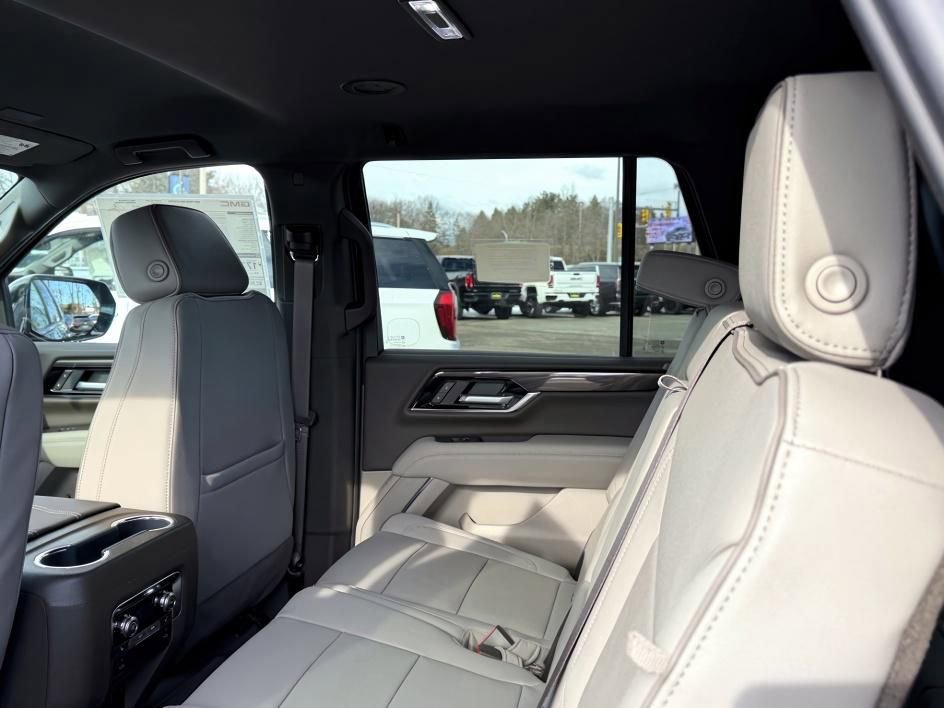 New 2026 GMC Yukon Elevation image 8