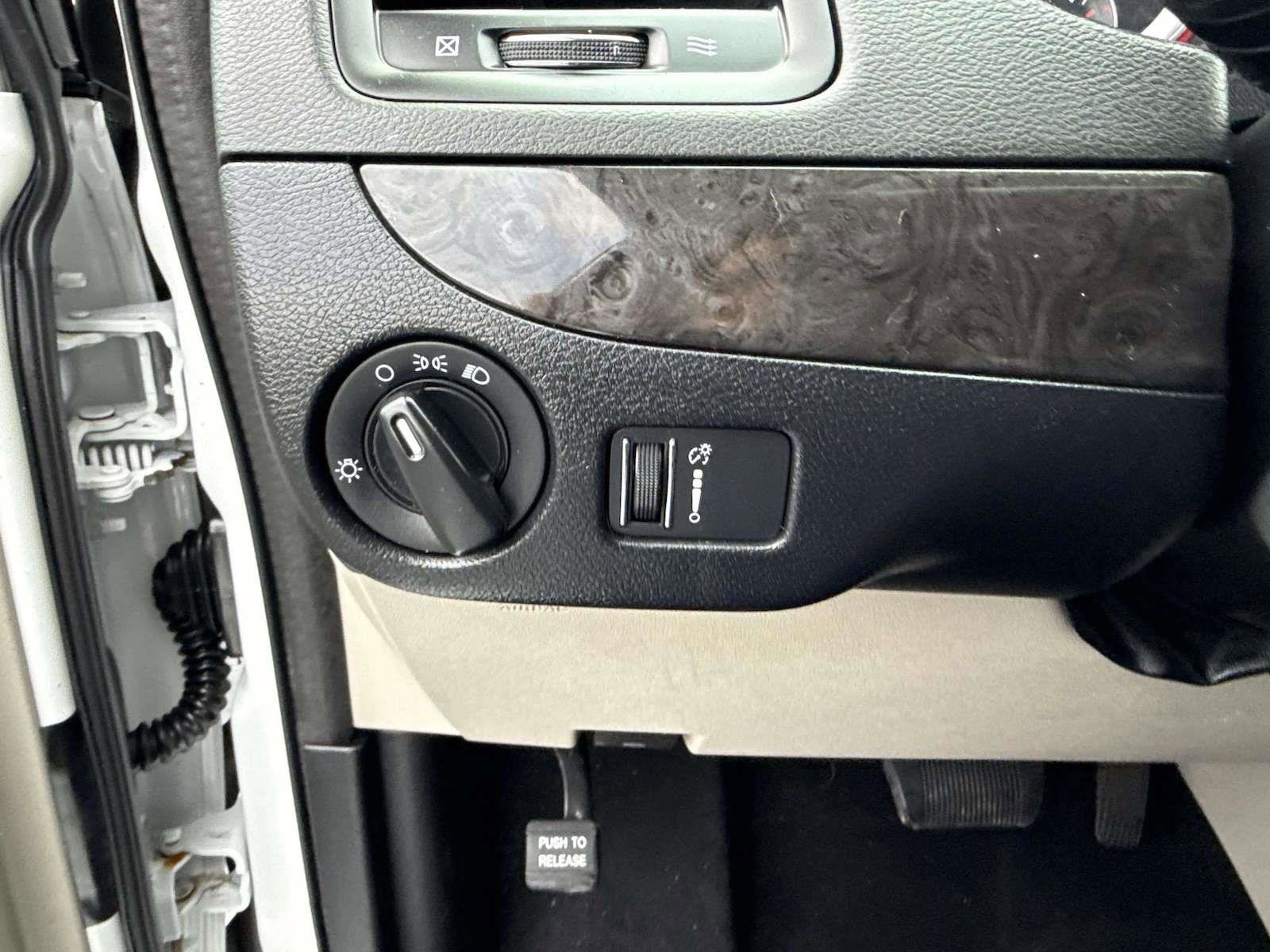 Used 2019 Dodge Grand Caravan SE w/ UConnect Hands-Free Group image 25