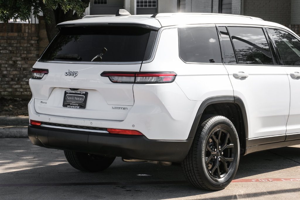 Used 2023 Jeep Grand Cherokee L Limited AWD/4WD image 17