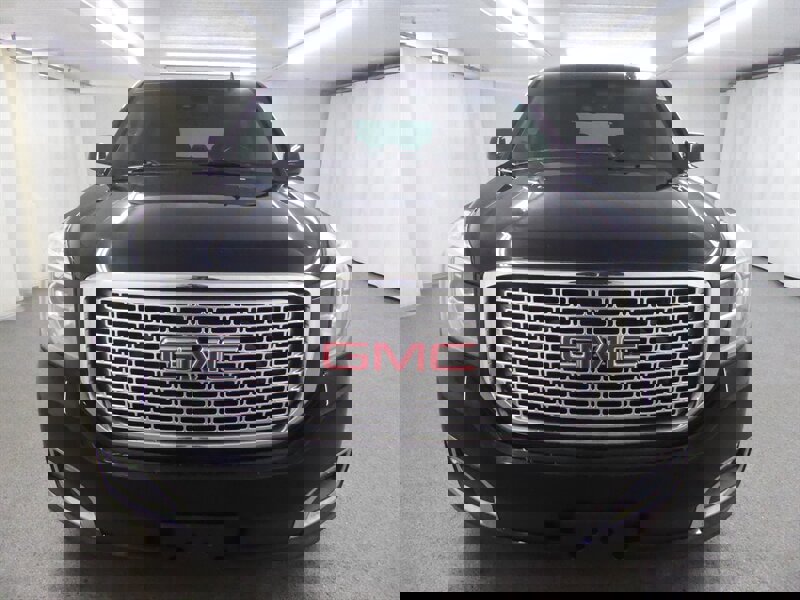 Used 2015 GMC Yukon XL Denali w/ Premium Package AWD/4WD image 2