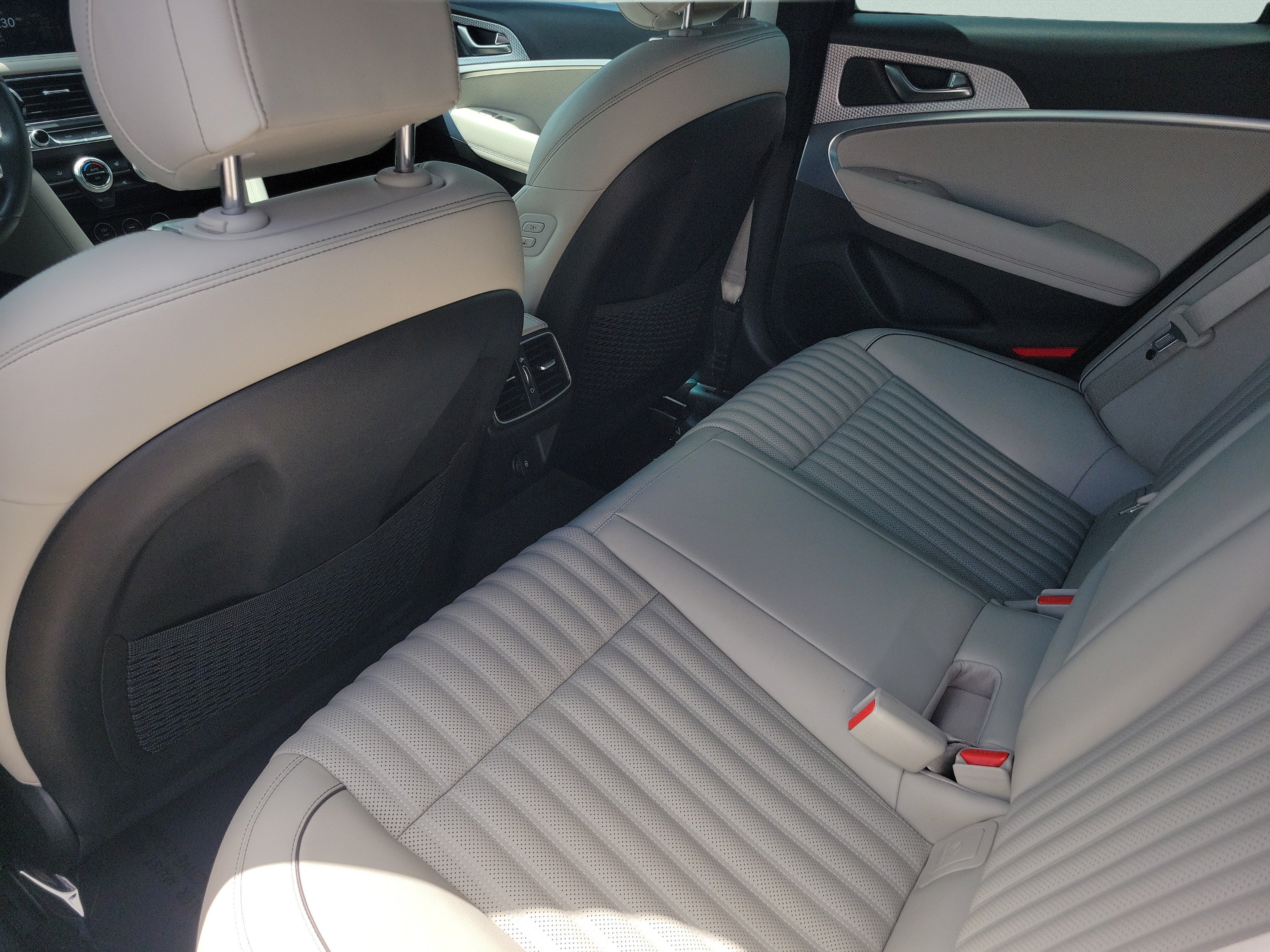 Used 2023 Genesis G70 2.0T w/ Sport Prestige Package RWD image 9